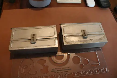 zwei alte Aluminium-Behälter ?? Zweck ?? Militärisch ?