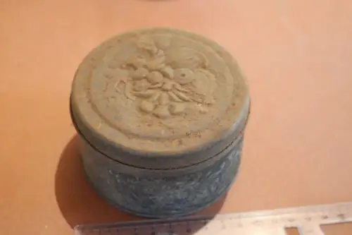 tolle alte verziert Blechdose Runddose  Blumendekor Durchmesser 10cm