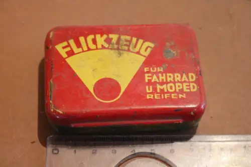 tolle alte Blechdose Fahrrad und Moped Flickzeug  50er jahre ohne Inhalt