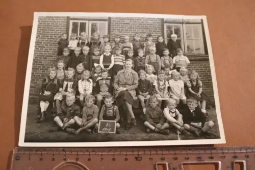 tolles altes Klassenfoto , Schulklasse 1b 1949 - Raum Rendsburg 
