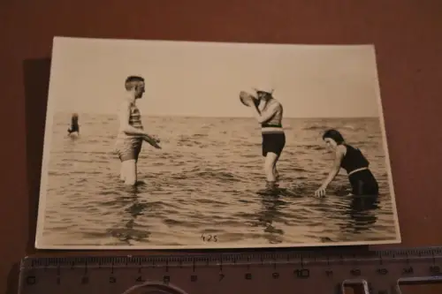 tolles altes Foto - Familie im Meer - Urlaub ? - 20-30er Jahre 