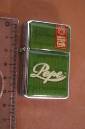 tolles älteres Pepe Bezinfeuerzeug Sturmfeuerzeug 