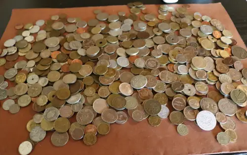 riesiges Konvolut  Münzen weltweit - undurchsucht - ca 2,6 kg  