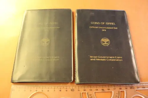 zwei Mappen Coins of Israel Official Uncirculated Set 1979 je 7 Münzen 
