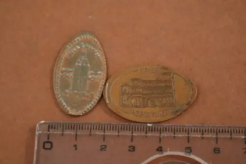 zwei alte Souveniermünzen - Millenium New York und Trier 