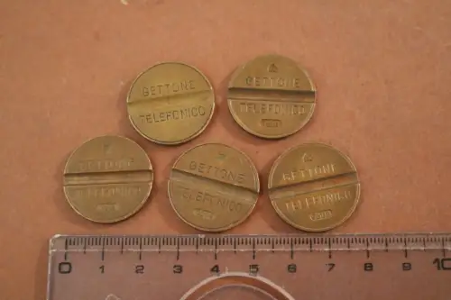 fünf alte Telefonmünzen Italien - 