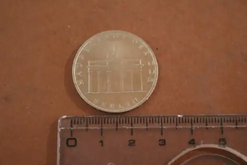 tolle alte DDR 5 Mark Gedenkmünze Brandenburger Tor 1971 A