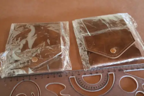 zwei Leder ? Hüllen, Mappen für EC Karte ? oder Geldscheine ? 