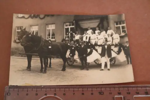 tolles altes Foto Pferdefuhrwerk mit Gruppe Sportler - 1910-20 ?