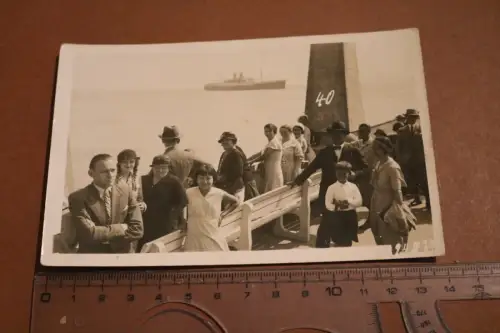 tolles altes Gruppenfoto - Personen in  Cuxhaven ? Passagierdampfer 1934