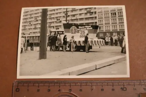 tolles altes Foto - Stadt Halle ?  LKW mit 25 Jahre DDR 