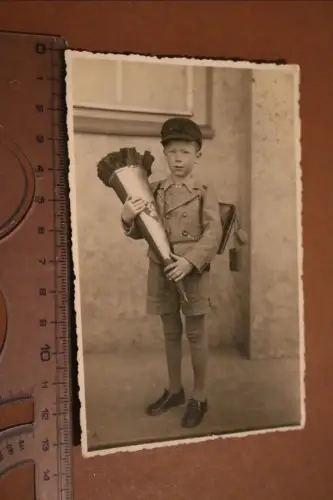 tolles altes Foto - Junge mit Schultüte  Ort ? 1939