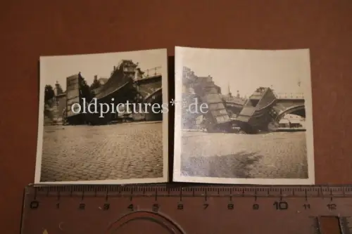 zwei alte Fotos Eisenbahnunglück - Waggons von der Brücke - Ort ?? 30-50er Jahre
