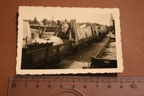 tolles altes Foto -Eisenbahnwaggons mit Flugzeugteilen - Arras Frankreich 