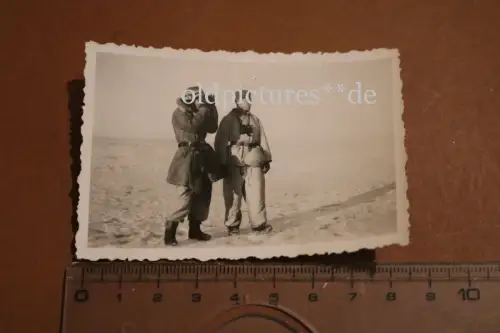 tolles altes Foto -zwei Soldaten mit Fernglas in Wintertarn vor Krasnidupoky ???