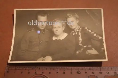 altes Foto - Soldat mit Mutter und Schwester Urlaub 1942  Breslau 