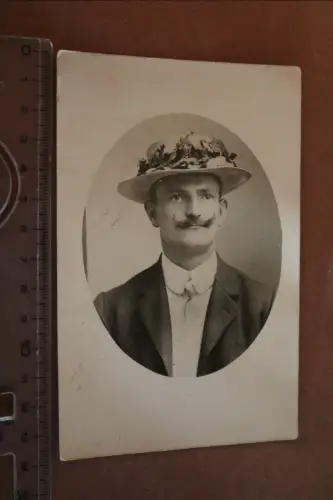 tolles altes Foto - Portrait Mann mit Strohhut und Eichenlaub - Nürnberg 20er Ja