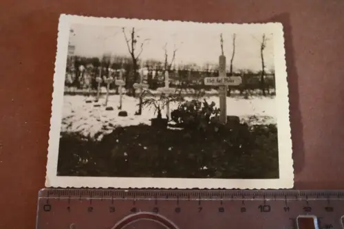 altes Foto - Soldatengräber - leider kein Hinweis wo 