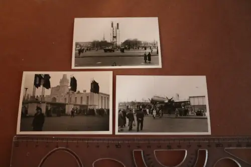 drei alte Fotos - Messe ? Ausstellung - Ort ?? Flugzeug usw. 