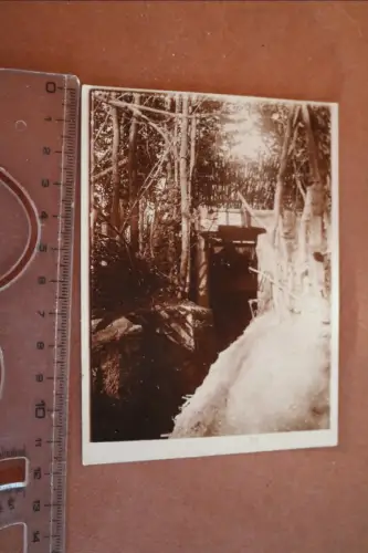 tolles altes Foto - Unterstand, BUnker, Schützengraben versteckt 