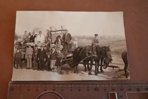 tolles altes Foto - Festumzug - Festwagen - Lebensmittelhändler Werbung Lodex, S