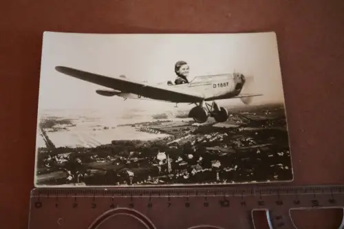 tolle alte Fotomontage , Leinwand Mädchen im Flugzeug D1887 - 20er Jahre ?