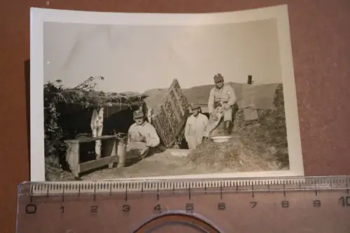 altes Foto Soldaten Luftwaffe - vor ihrem Bunker 