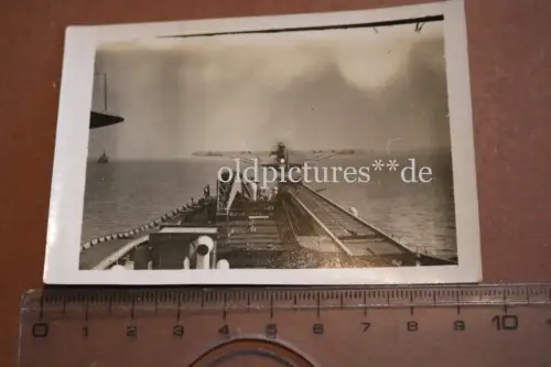 tolles altes Foto - Katapultstart Wasserflugzeug vom Schiff 