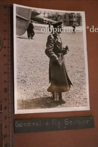 tolles altes original Foto General d. Flg. Geissler  in Oslo Fornebue 