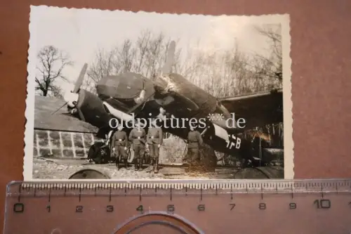  altes original Foto Junkers Ju88  II./ KG51 “Edelweiss” abgedeckt 