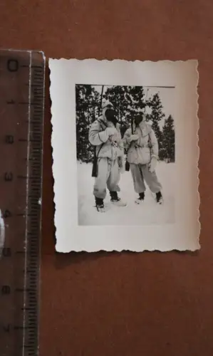 altes Foto - Soldaten in Wintertarnanzügen - Russland ??