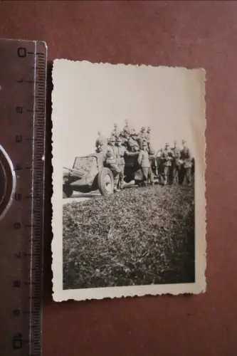 tolles altes Foto - Gruppe Gebirgsjäger mit leichtem Geschütz 