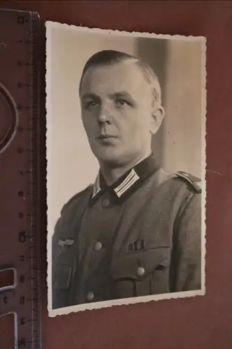 tolles altes Foto  Portrait eines Soldaten kleine Bandspange - Apolda 