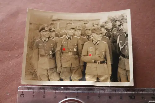 tolles altes Foto - Soldaten Offiziere DKiG Träger mir unbekannt 