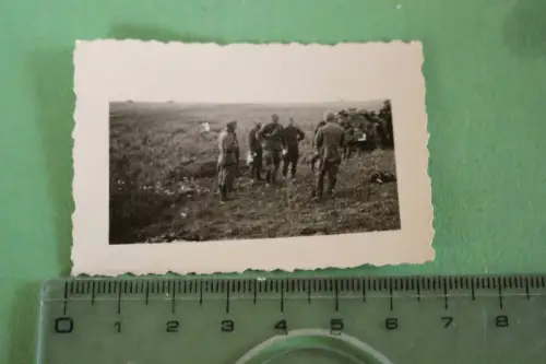 tolles altes Foto - russische Überläufer ??? weisse Tücher ? Dnjepr 