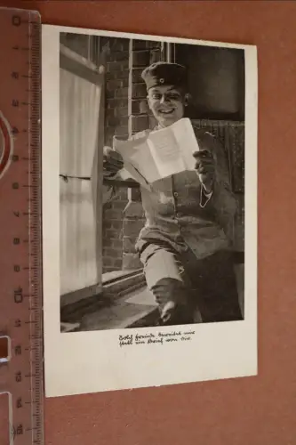 tolle alte Karte - Portrait Soldat liest Brief  1936
