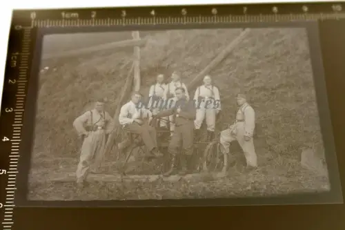 tolles altes Negativ -Soldaten Luftwaffe in Overalls  ??