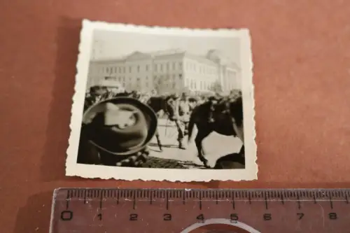 tolles altes Foto -  Bukarest ??  Justizpalast  - Vorbeimarsch Soldaten 