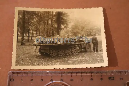  altes Foto -Beisetzung höherer Offiziere ?? Särge auf Halbkettenfahrzeug 