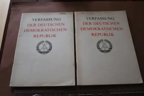 zwei alte Hefte Verfassung der DDR  1970