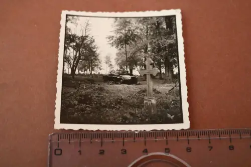 altes Foto - zerstörter Panzer - deutsch ??? mit Abschussringen 