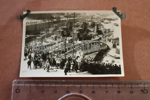 tolles altes Foto - Marine Hafen - viele Schiffe - Hafenuhr  Ort ??? 30er Jahre 