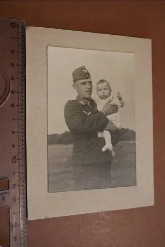 tolles altes Foto - Soldat Luftwaffe mit seinem Kind 