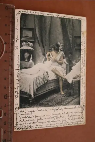 tolle alte Karte - Erotik 1900-1910 - Frau auf dem Bett in Unterwäsche 