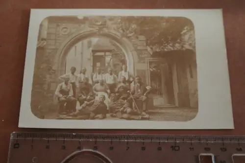 tolles altes Gruppenfoto - Lazarett ???? Soldaten, Sanitäter, alte Frau ?