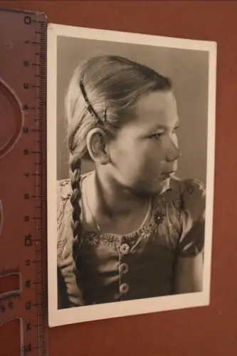 tolles altes Foto - Portrait eines Mädchen  30-40er Jahre 