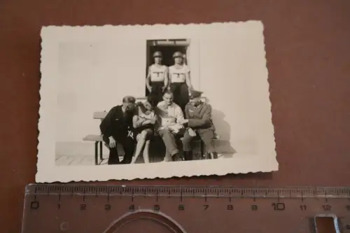 tolles altes Foto Gruppenfoto Soldaten - Ausbildung ?? Stahlhelme - 30er Jahre ?