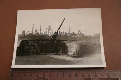 tolles altes Foto - Flak-Stellung Industriegebiet - Zeche - Ort ?? 