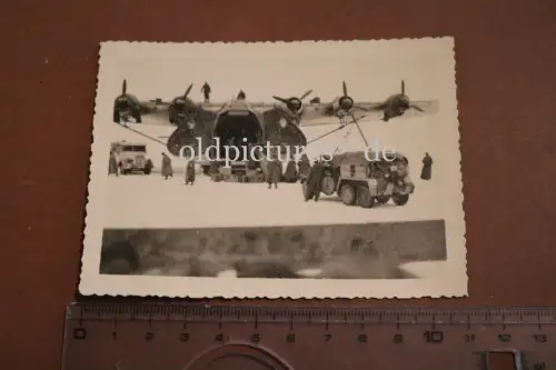 tolles altes Foto - Messerschmidt Me 323 Gigant wird beladen 