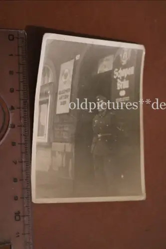 tolles altes Foto Soldat vor Gasthaus Werbung Essener Aktienbier u. Schoppen Brä